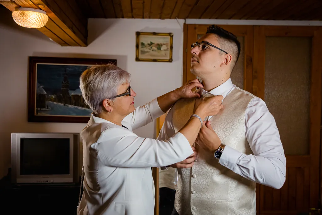 Vőlegény készülődik